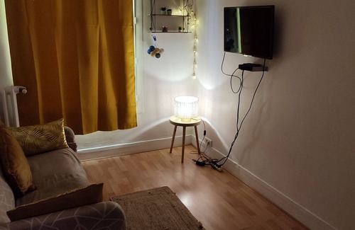 Clichy Apartment | Petit nid D'amour