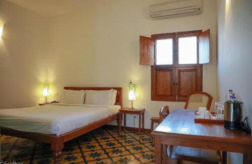 White Town Hotel | Petit Palais