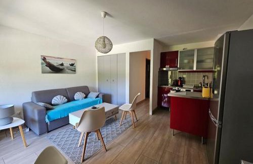Saint-Mandrier-sur-Mer Apartment | Petit paradis classé 3 étoiles à 200m de la plage! Terrasse-Wifi-Parking-clim