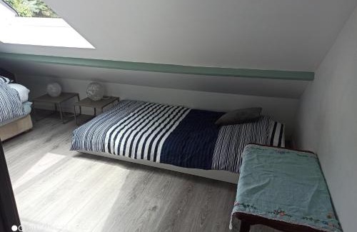 Neuilly House | Petit Studio Mansardé - 2 lits simples