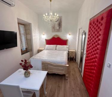 Centre Historique Apartment | Petit studio presbytère dans L'Église