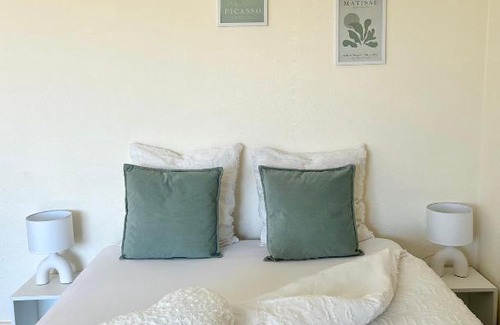 La Riche Apartment | Petit Tourangeau - Jardin Botanique - Balcon