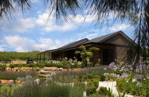 Rowland Flat Ski Chalet | Petit Verdot Cottage - A Vineyard Retreat in Barossa Valley