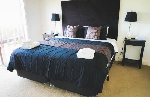 Rowland Flat Ski Chalet | Petit Verdot Cottage - A Vineyard Retreat in Barossa Valley