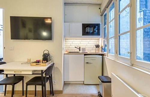 Quartier Vieux Marche-Cathedrale Apartment | Petit Vicomte ; joli studio place du Vieux Marché