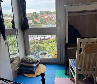 Orly House | Petite Chambre simple avec un lit double à Orly ville