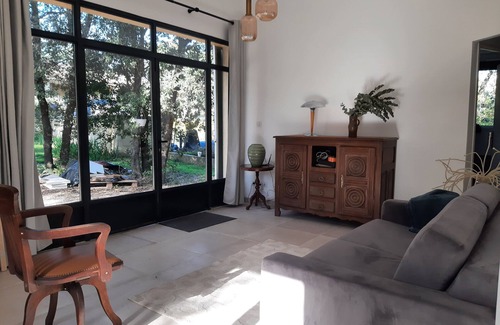 Saint-Jean-de-Crieulon House | PETITE MAISON DANS LES CHÊNES