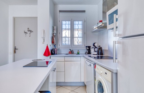 Aigues-Mortes House | 'Petite Maison Aigues Mortes' with Sea View, Shared Pool and Wi-Fi
