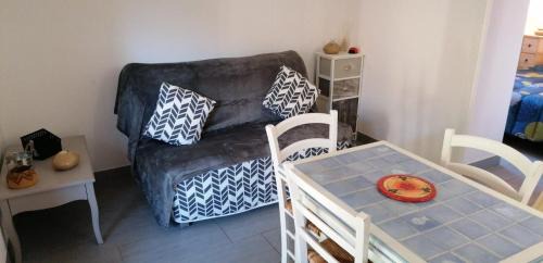 Forcalqueiret House | Petite Maison de 40m2 très bien équipée avec jardin privatif, Wifi, Piscine commune à la résidence ouverte du 1er mai au 30 septembre de 09h à 21h