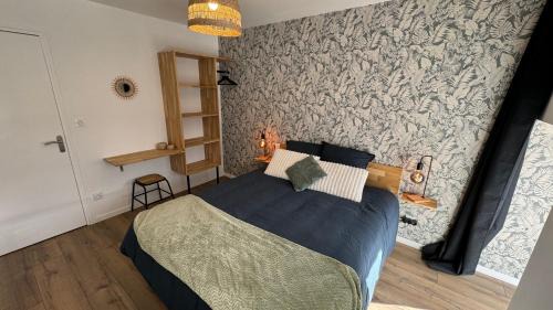 Ploermel House | Petite maison en pierre au pied de la voie verte