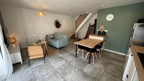 Ploermel House | Petite maison en pierre au pied de la voie verte