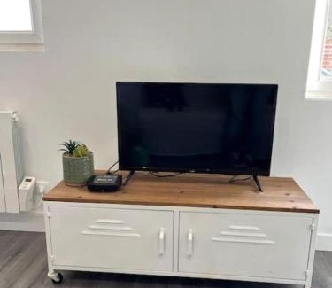Bonnieres-sur-Seine Apartment | Petite maisonnette proche de Giverny