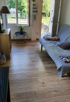 Pont-Sainte-Maxence Apartment | Petite maisonnette