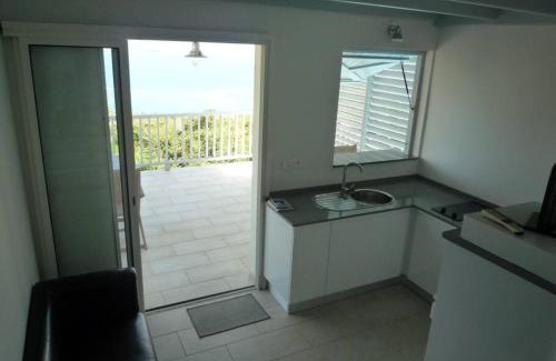 Le Robert House | Petite maison meublée piscine Robert Martinique