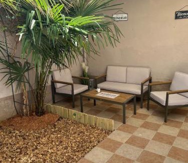 Saint-Charles du Port House | Petite maison rose