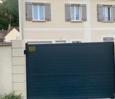 Butry-sur-Oise House | Petite maison sur les traces de Van gogh