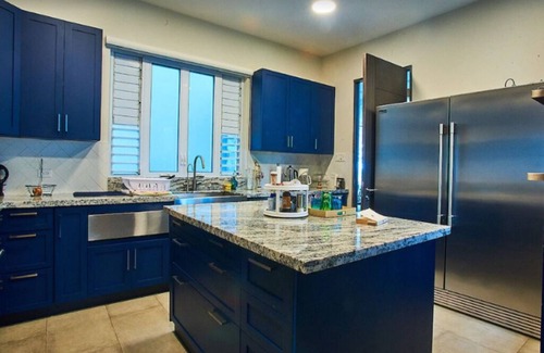 Runaway Bay Villa | Petite Paradise - 4 Bedroom Beachfront Oasis