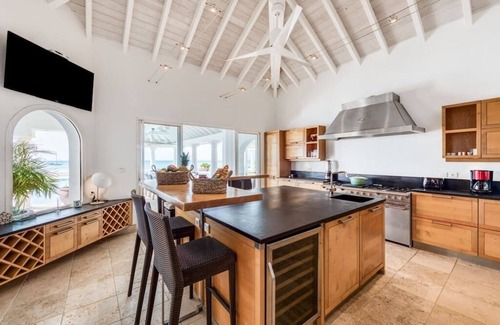 Grand Case Villa | Petite Plage 5 - Stunning beachfront villa with pool and concierge