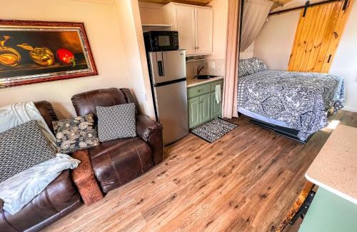 West Jefferson House | Petite Retreat