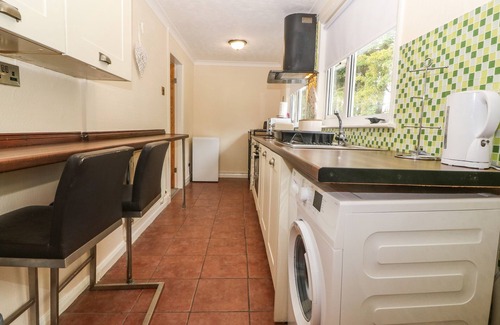 Malltraeth House | PETLYNS PATCH, pet friendly, character holiday cottage in Llangefni
