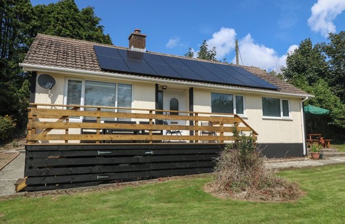 Malltraeth House | PETLYNS PATCH, pet friendly, character holiday cottage in Llangefni