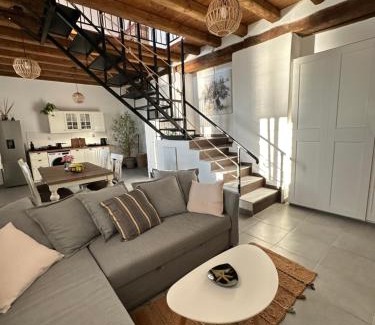 Paradhisos House | Petrospito by the sea!
