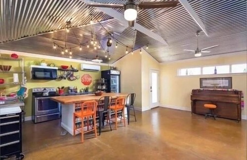 North Mountain House | Pets Allowed+Oasis Home w/2BR & 4BDs w/Pool & BBQ & Events allowed