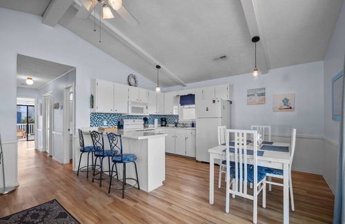 Surf City House | Pets OK Beach Home+Short Walk Beach Access+Views!