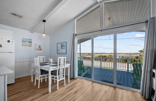 Surf City House | Pets OK Beach Home+Short Walk Beach Access+Views!