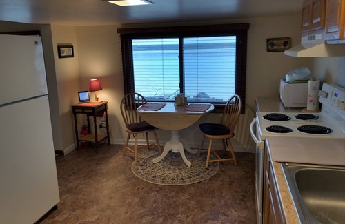 Romulus Cottage | Pets Welcome. Private. Right on the Lake.