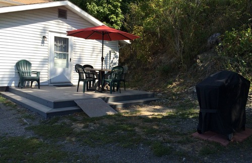 Romulus Cottage | Pets Welcome. Private. Right on the Lake.