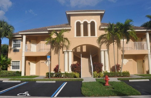 Port Saint Lucie Condo | PGA Village/Castle Pines Best Location Pet Friendly.