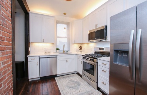 Pittsburgh House | PGH City Home - Lovely 3 BR, 1.5 BA, Sleeps 7+ w/Ultra Suited Location
