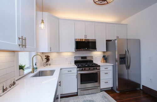 Pittsburgh House | PGH City Home - Lovely 3 BR, 1.5 BA, Sleeps 7+ w/Ultra Suited Location