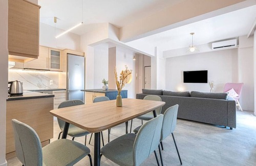 Omonia Apartment | Phaedrus Living: Athens City Center Geraniou