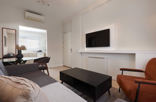 City Centre Apartment | Phaedrus Living: Mini Art House Michelangelo
