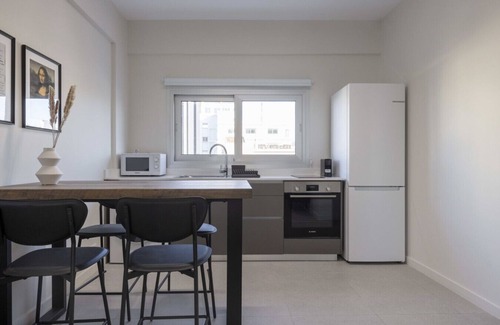 City Centre Apartment | Phaedrus Living: Mini Art House Da Vinci