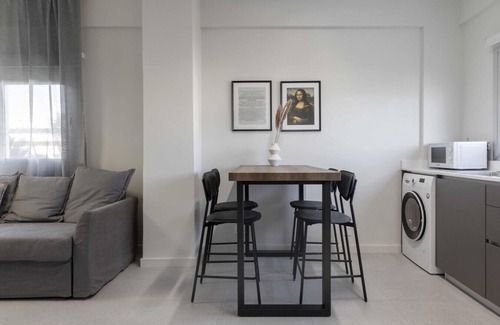 City Centre Apartment | Phaedrus Living: Mini Art House Da Vinci