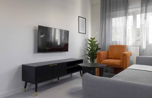 City Centre Apartment | Phaedrus Living: Mini Art House Da Vinci