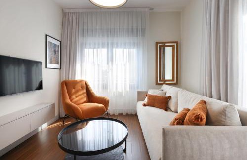 City Centre Apartment | Phaedrus Living Mini Art House Monet