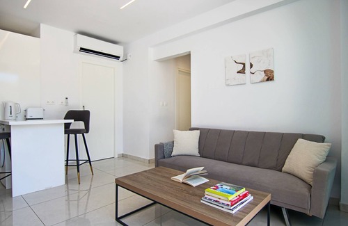 Paphos Apartment | Phaedrus Living: Seaside Deluxe Flat Harbour 112
