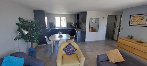 Marseillan Apartment | Phare View