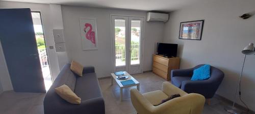 Marseillan Apartment | Phare View