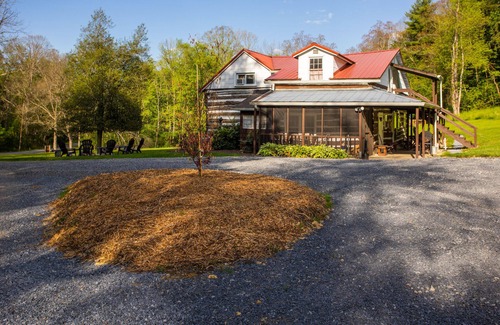 Bristol Cabin | Pheasant Tail Cabin 3bd/2ba, firepit, perfect for anglers w/wading river access
