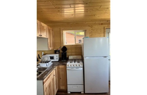 Phelps Cabin | Phelps Hillside Resort Cabin #5