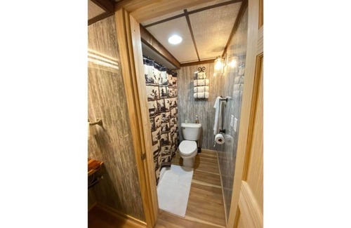 Phelps Hotel | Phelps Lakeview Lodge Room #1 - Pet Friendly