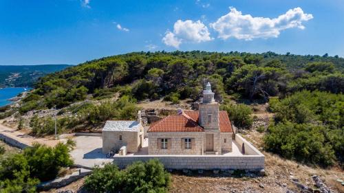 Cove Basina (Jelsa) Apartment | Phenomenal Pucisca Villa Lighthouse St Nicholas 2 Bedrooms Floor Heating & Private Jacuzzi