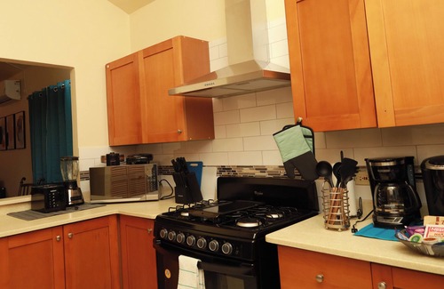 Caribbean Estates House | Phil's Hideaway #2-Charming 2-BR house with AC and WiFi in delightful Portmore