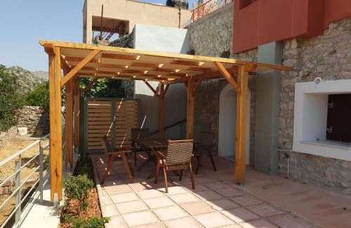 Agios Georgios Sykousis Apartment | PhiloXenia Traditional Apartments