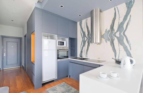Beyoglu Apartment | Phoenix - 1BD Deluxe Apt w/Pool & Free Parking